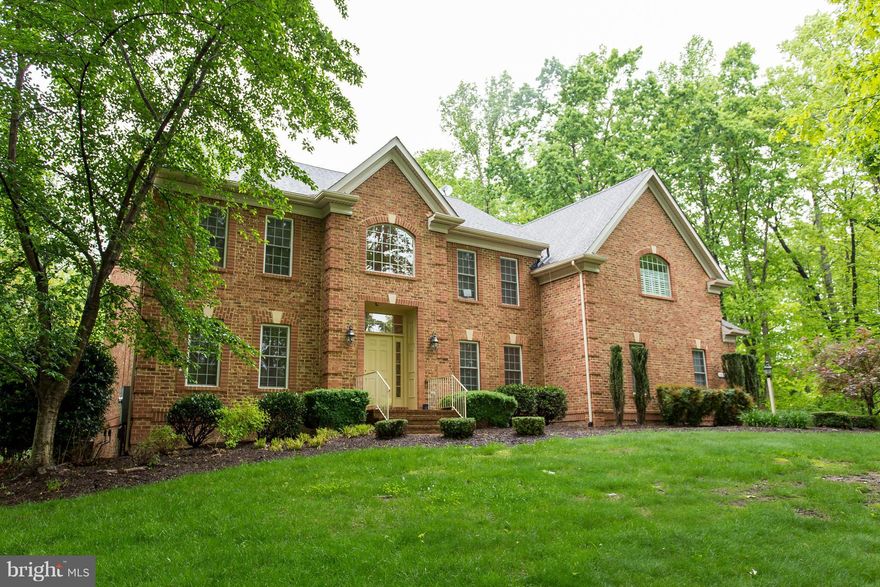 PRISTINE STATELY COLONIAL OVERLOOKING 3 PRIVATE ACRES IN ONE OF STAFFORD`S BEST COMMUNITIES!  6,000 SQFT HOME FEATURES HARDWOOD FLOORS, GRANITE TOPS, DUAL STAIR CASES, 3 FINISHED LEVELS, LARGE BEDROOMS, MASTER BEDROOM SUITE WITH DELUXE BATH, 2 FIREPLACES, REC ROOM WITH BAR, GAME RM, & FULL BATH! 2 STORY FOYER AND FAMILY ROOM, GREAT LOCATION! **WALKING DISTANCE TO SCHOOLS*! **Reduced again!