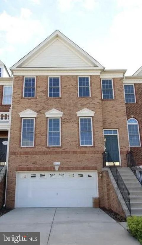 Townhouse For Rent - 25211 Bald Eagle Terrace<br/> CHANTILLY, VA 20152