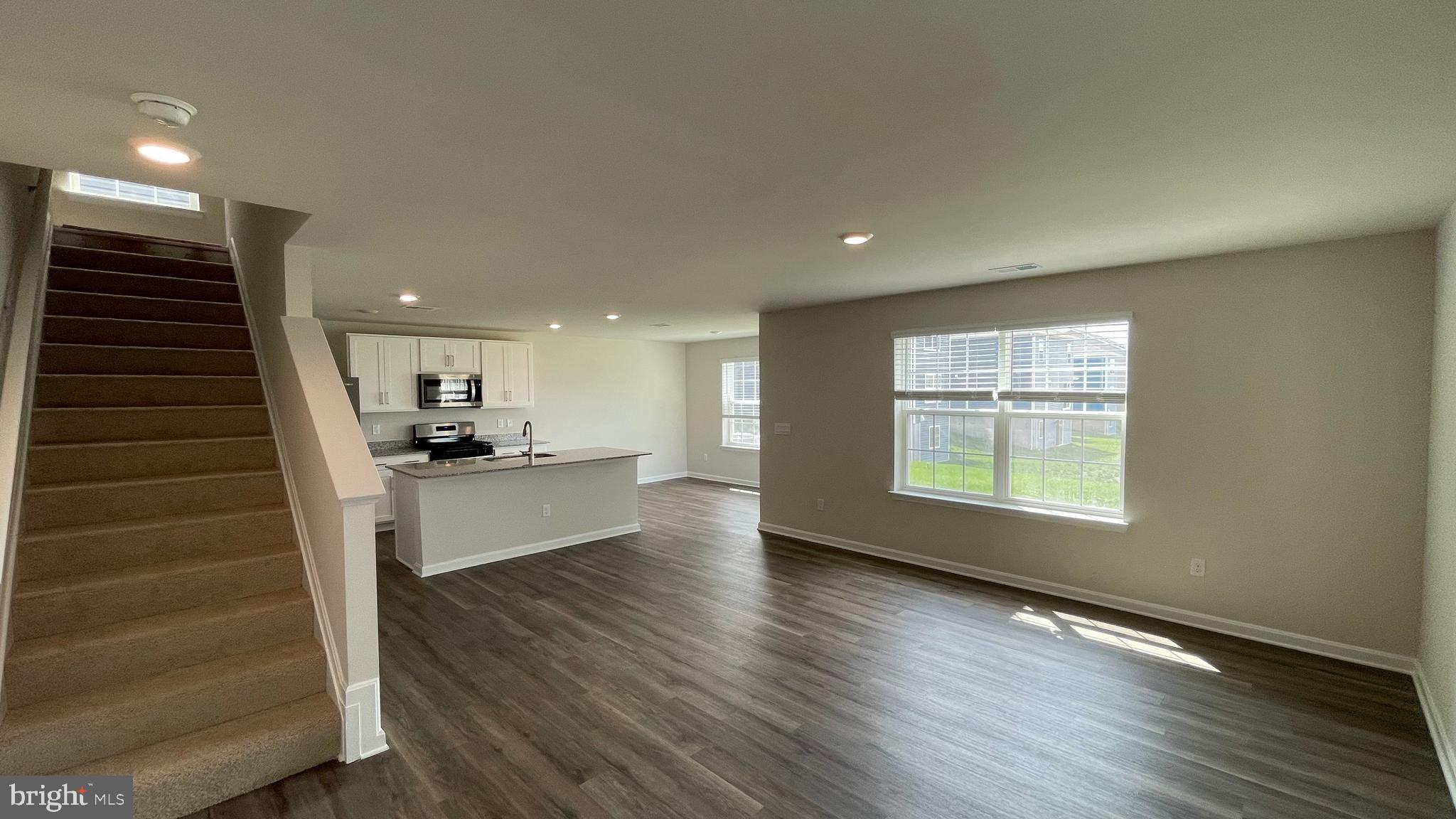 WEST WIND - Residential Lease