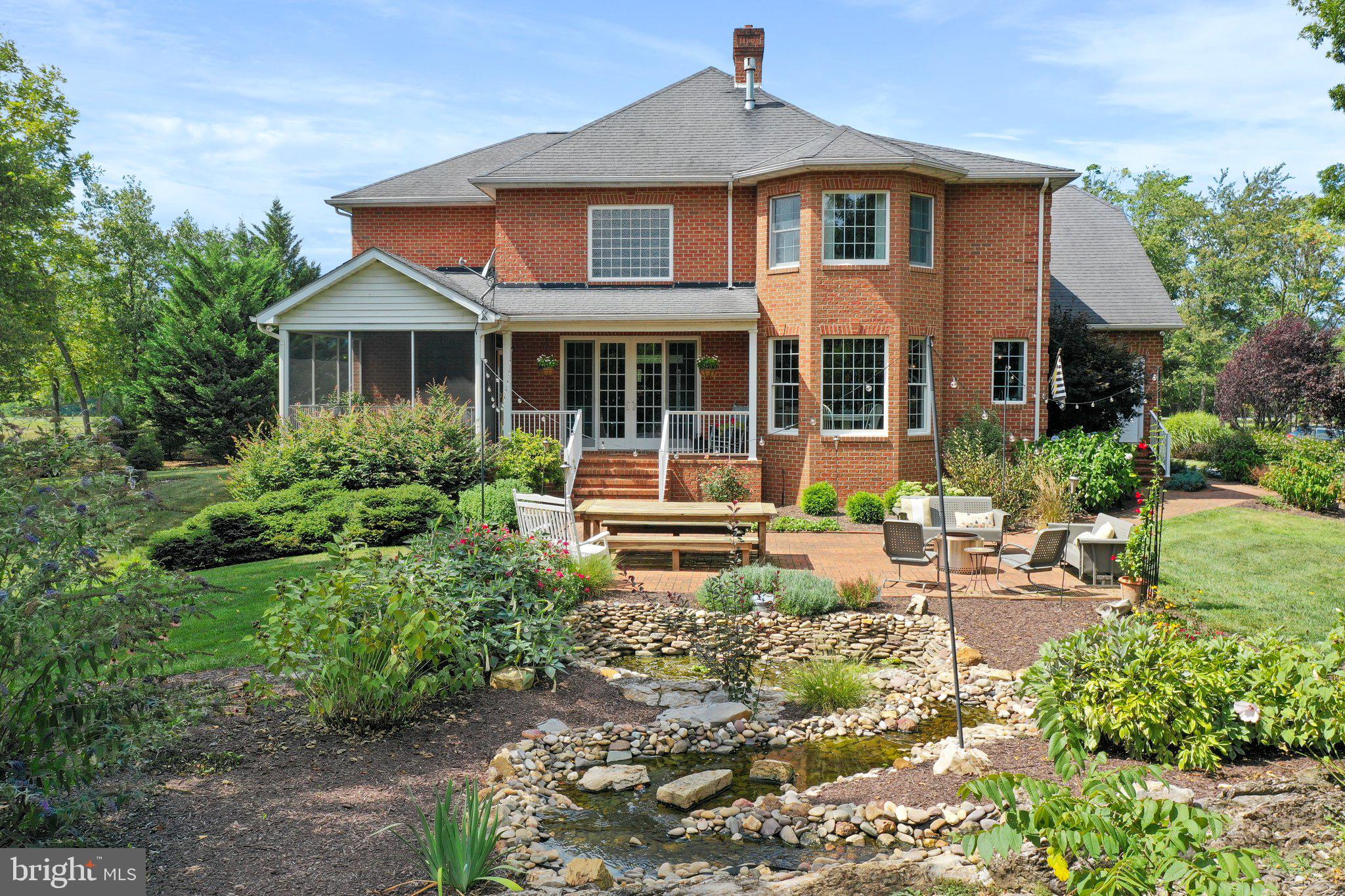 CORNERSTONE - Residential