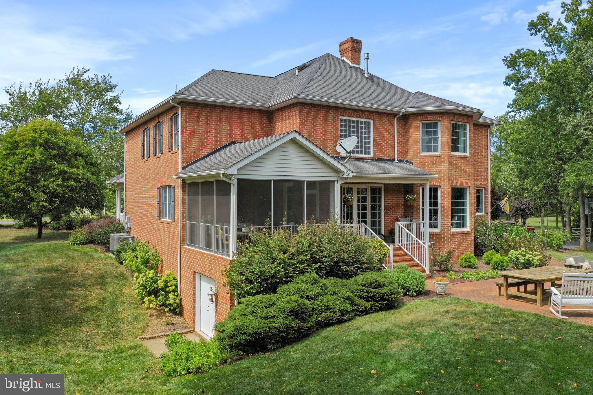 CORNERSTONE - Residential