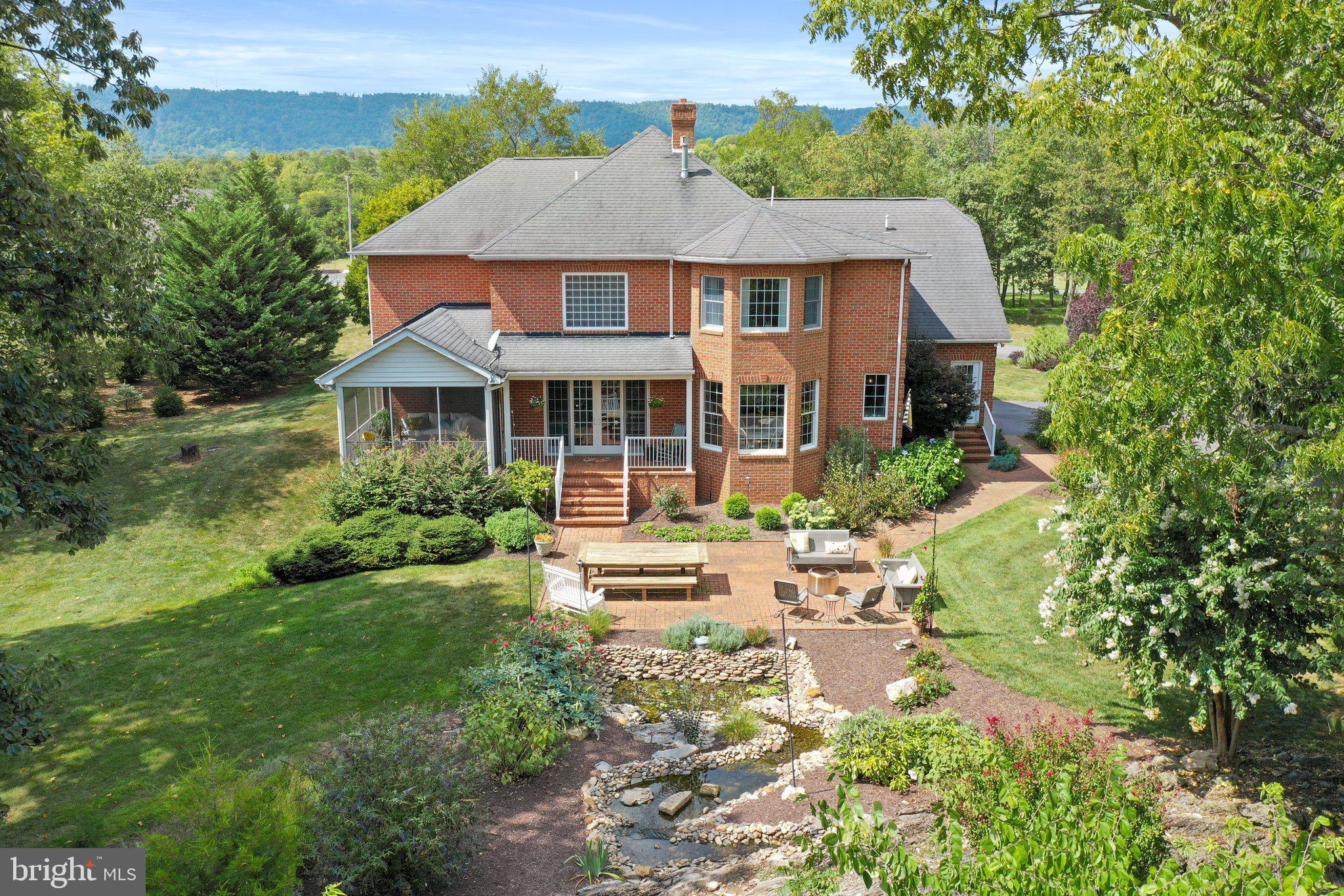 CORNERSTONE - Residential