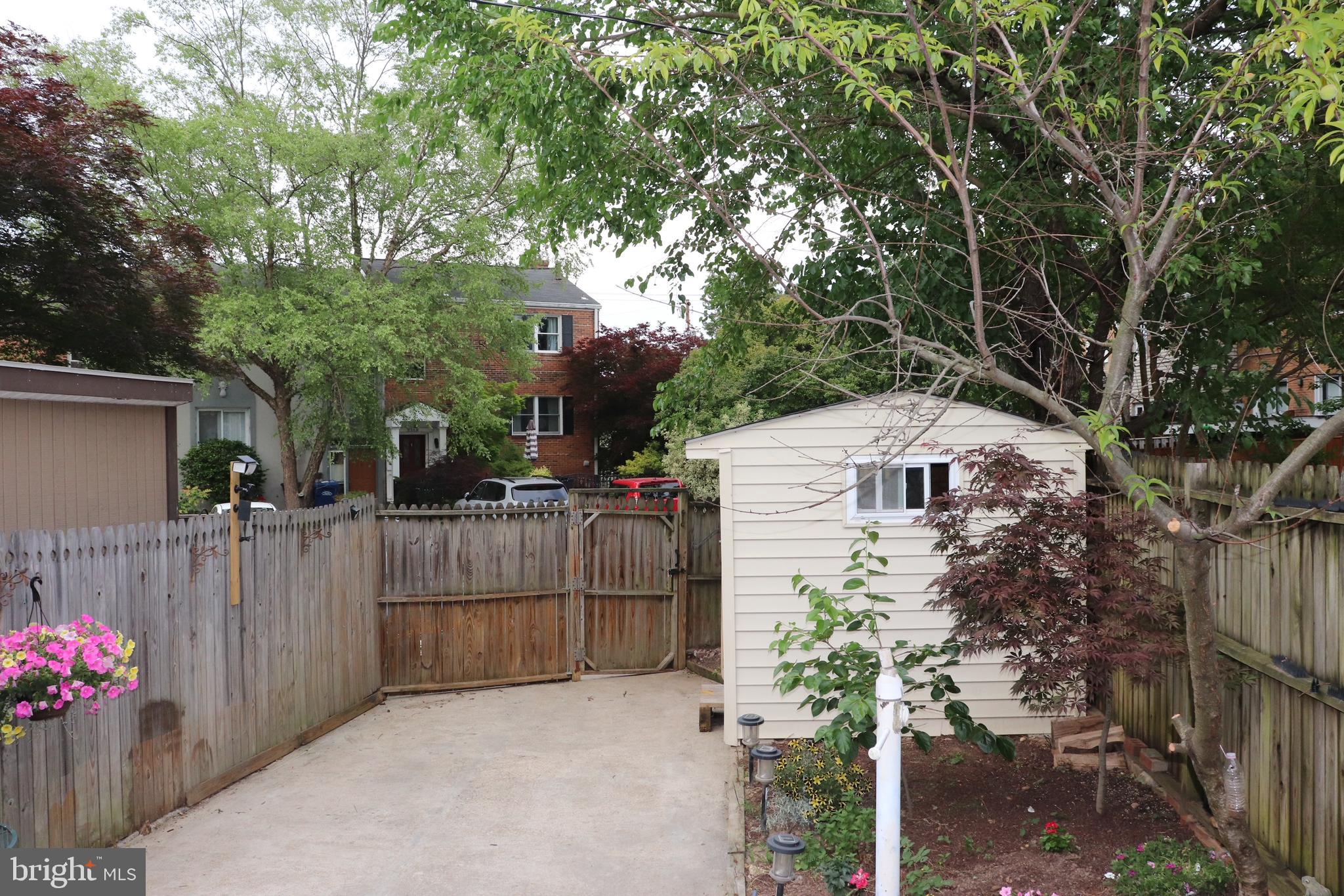 CARLYN PARK - Residential