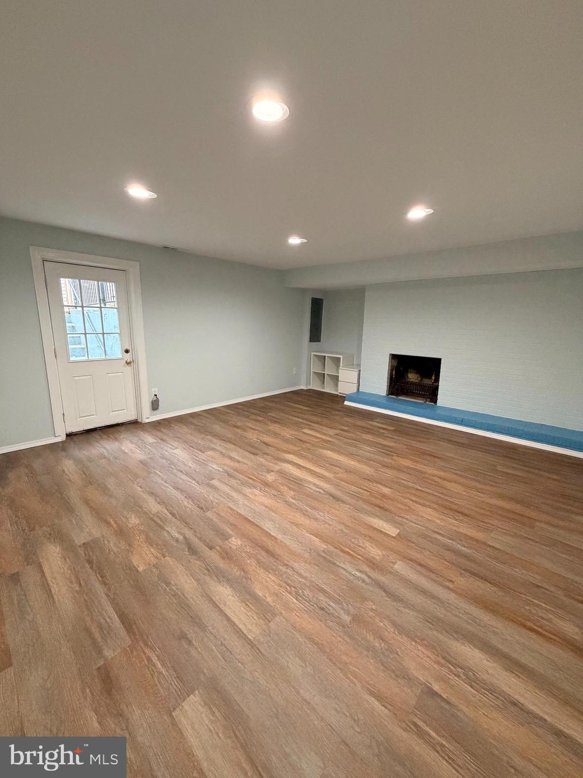 CARLYN PARK - Residential