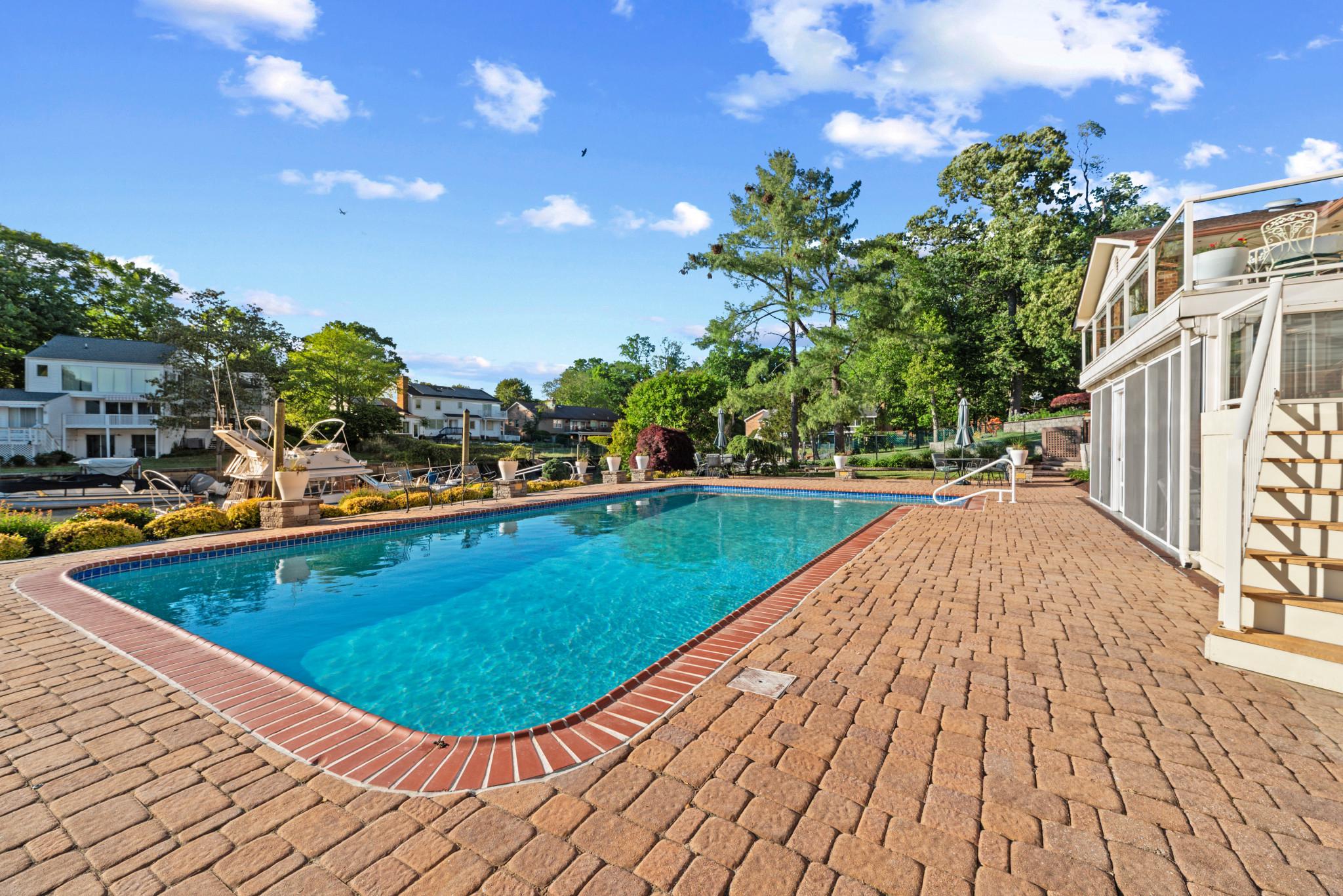 TANTALLON ON THE POTOMAC - Residential