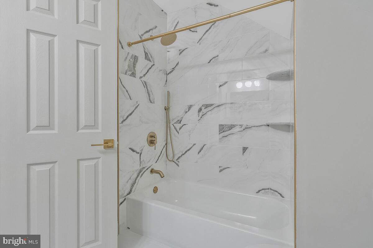 WAGGAMAN HEIGHTS - Residential