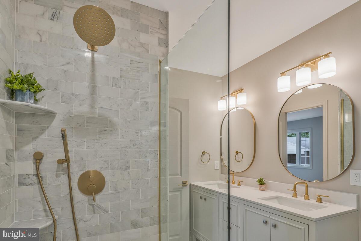 WAGGAMAN HEIGHTS - Residential