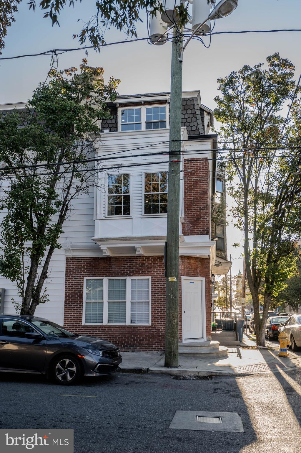 225 W 7TH STREET