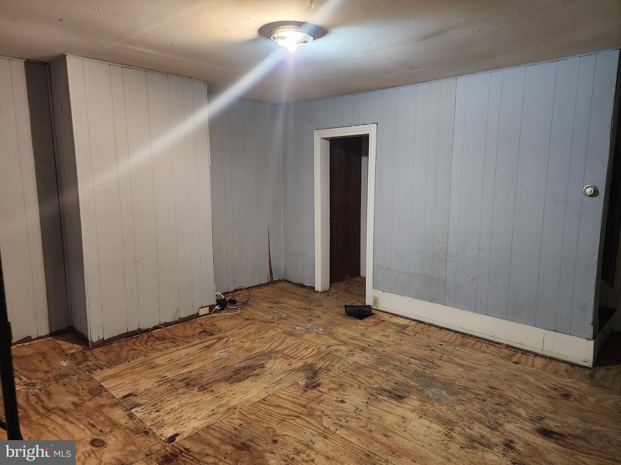 28 N GOVERNORS AVENUE