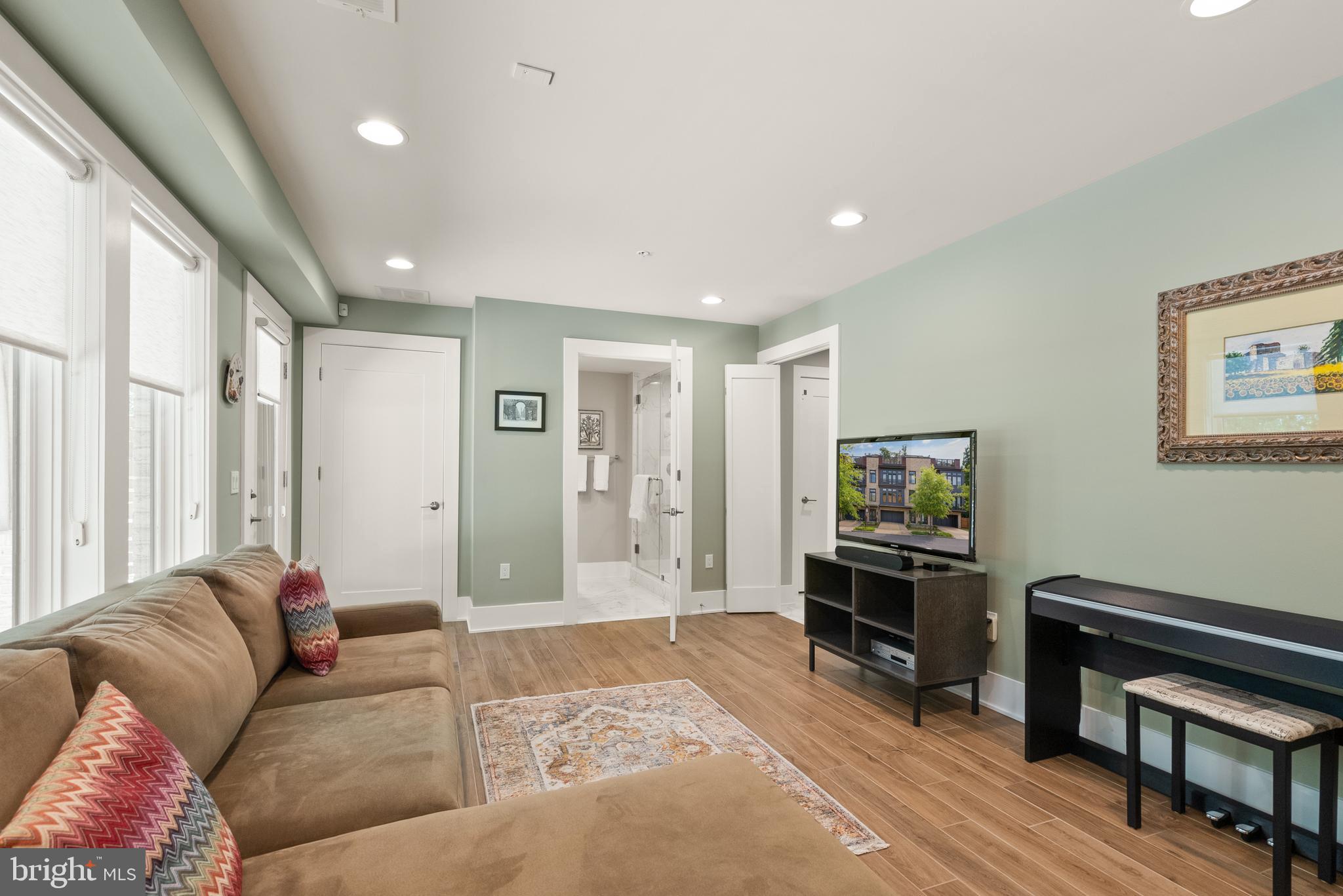 GROSVENOR HEIGHTS - Residential