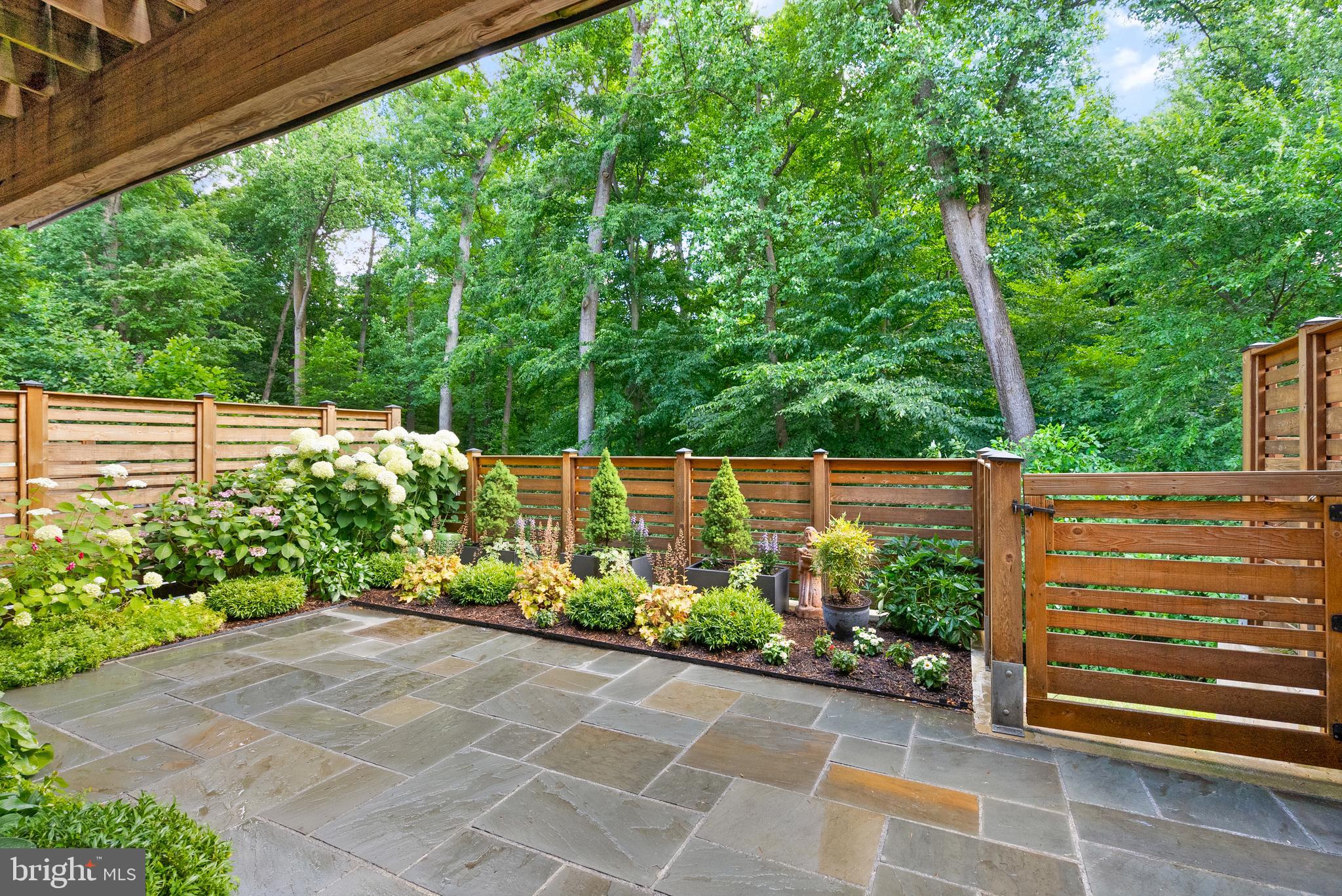 GROSVENOR HEIGHTS - Residential