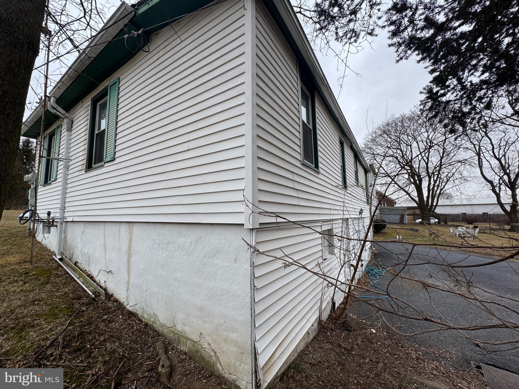 8 S CONESTOGA VIEW DRIVE