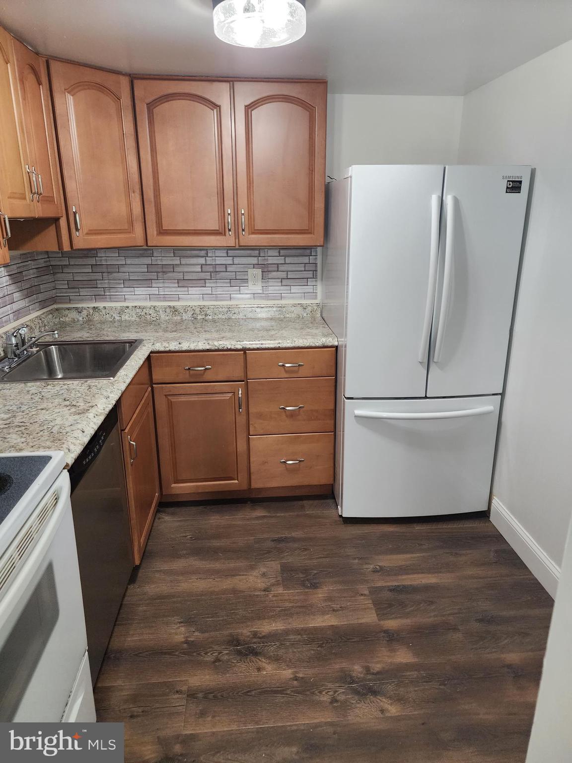 CAMELBACK VILLAGE - Residential Lease