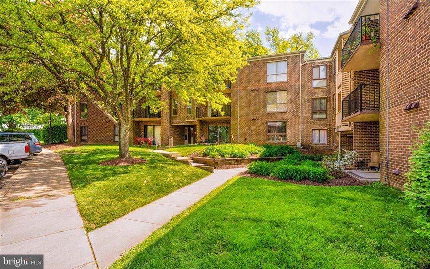 Welcome to 17807 Buehler RD, Unit is freshly painted and professionally cleaned for your occupancy. Tucked next to Olney shopping center, grocery stores,  restaurants, coffee shops and lots more.  Located 2.9 miles from ICC , park and ride , Olney indoor swimming center, dog parks,  great  Montgomery County schools, Olney Theatre for entertainment & lots more.
Apply online via rent-spree, email recent pay stubs and proof of income.