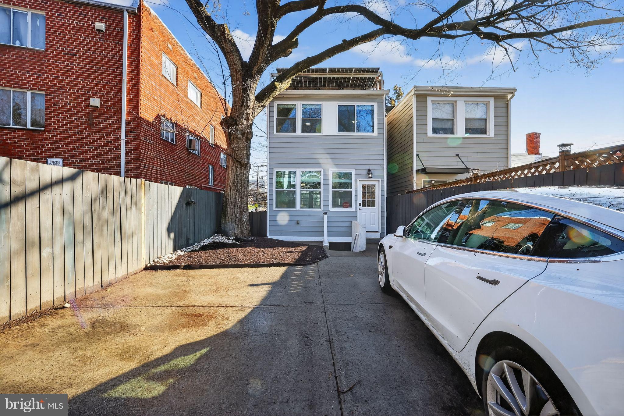 1236 RHODE ISLAND AVENUE NE