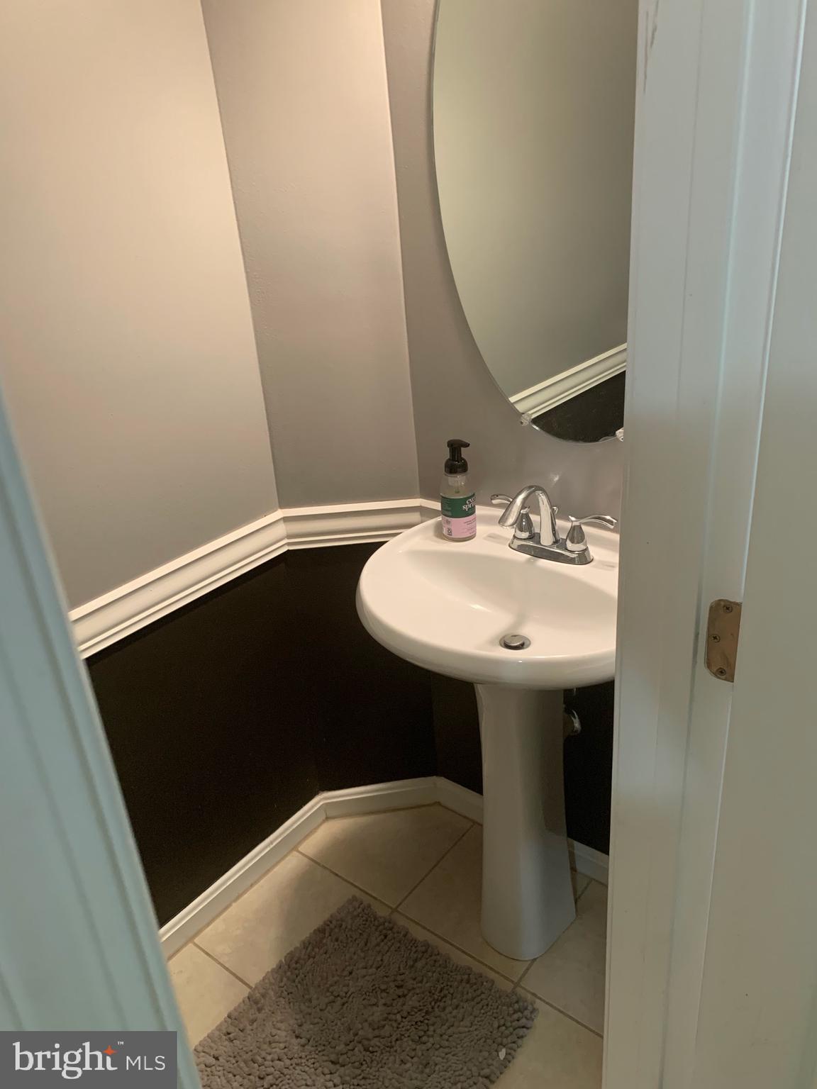 SHERBROOKE CONDO - Residential Lease