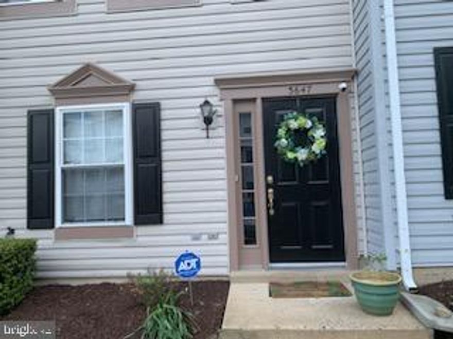 3 level townhome with 2 master suites and full baths on 3rd level. 1 bedroom, half bath and living area on lower level.  Fenced in yard with patio. Close to shops and restaurants. Includes community pool, tennis court and children's play ground. Front yard lawn care, trash & snow removal included. Includes 2 assigned parking spaces and visitor parking available. Close to several area parks and Lake Ridge Golfing and Marina. 

This is a must rent place in the Lake Ridge area right off 95 and major roads. Close to Potomac Mills, Stone Bridge Area and much more!

Come see and rent out! Home is vacant.