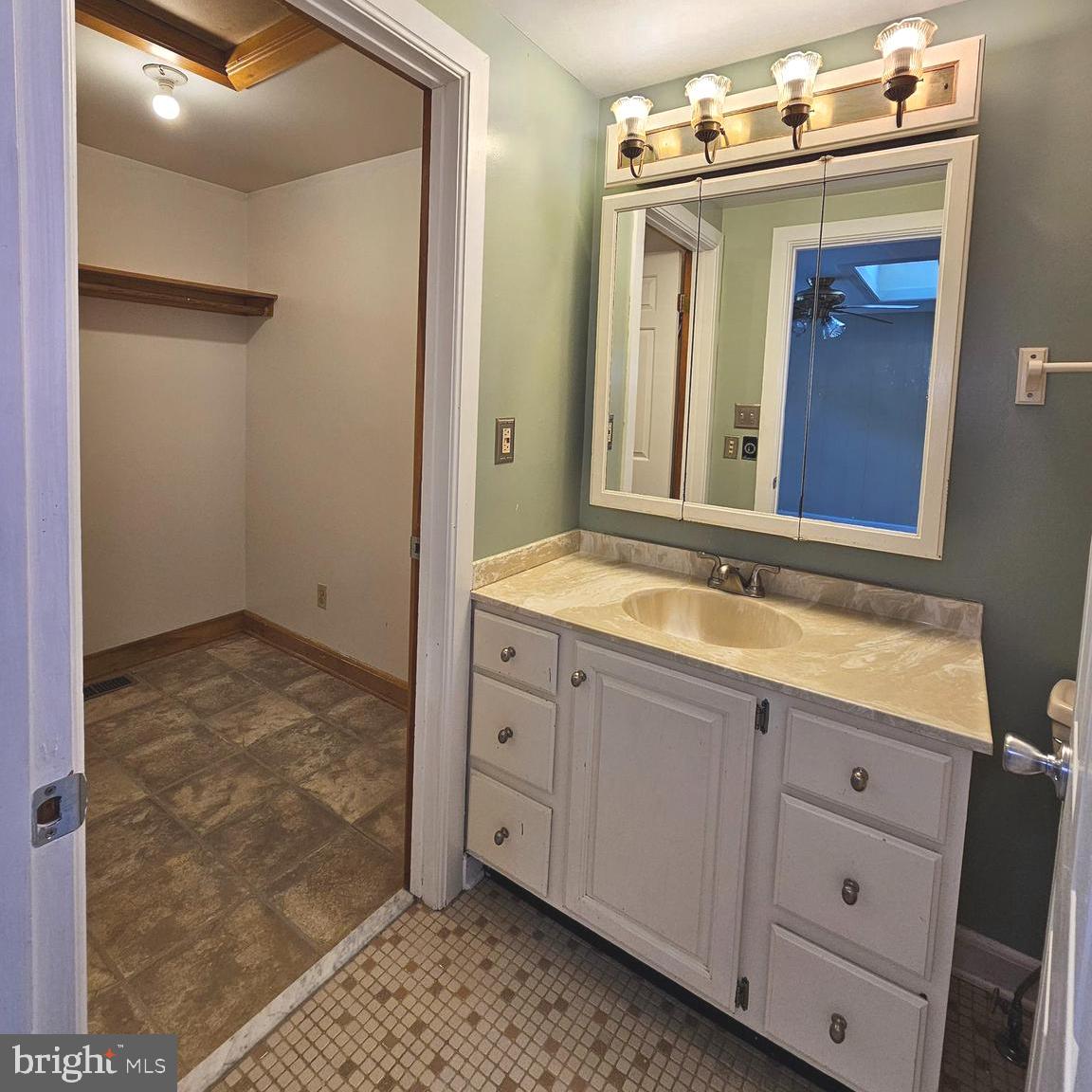 GLENCARLYN - Residential Lease