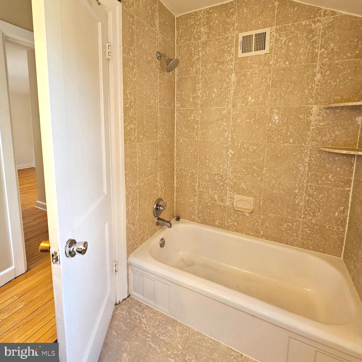 GLENCARLYN - Residential Lease