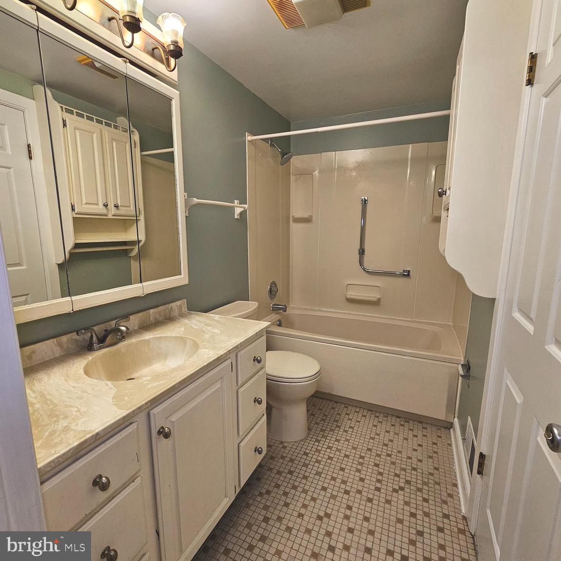 GLENCARLYN - Residential Lease