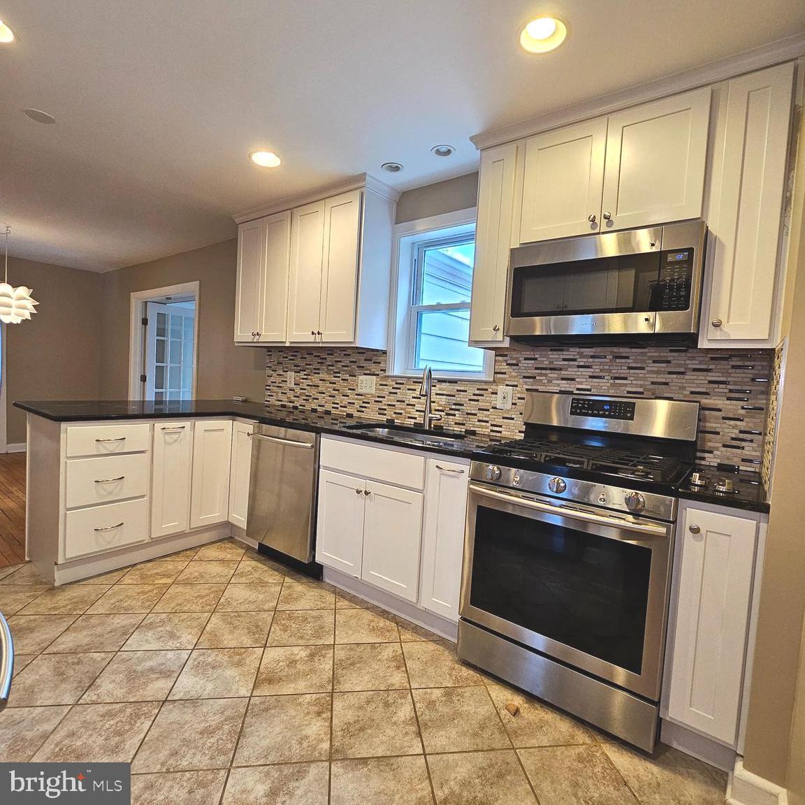 GLENCARLYN - Residential Lease