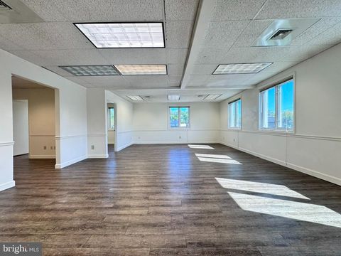 Photo of 3935 University Drive, FAIRFAX, VA 22030 (MLS # VAFC2007666)