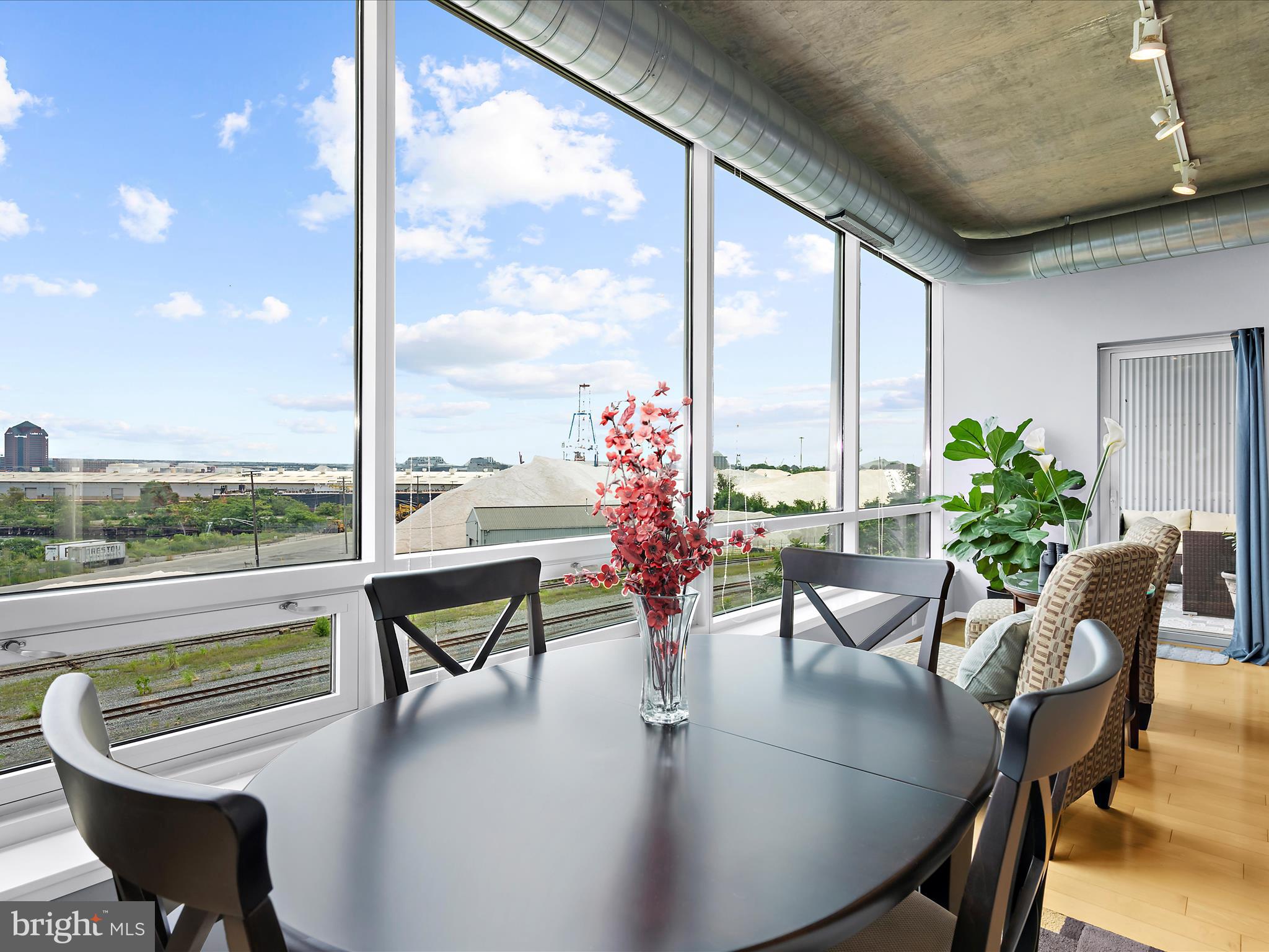 LOCUST POINT - Residential