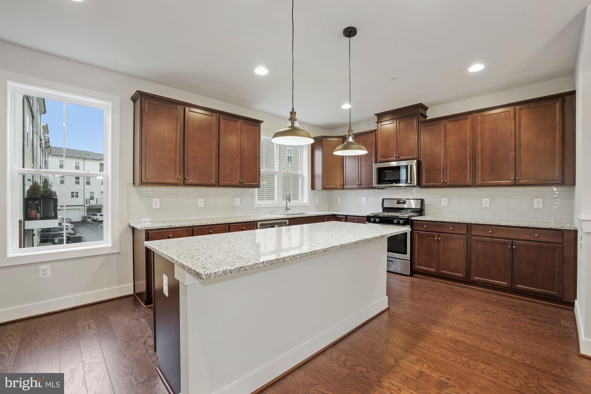 GLENMONT METROCENTRE - Residential Lease