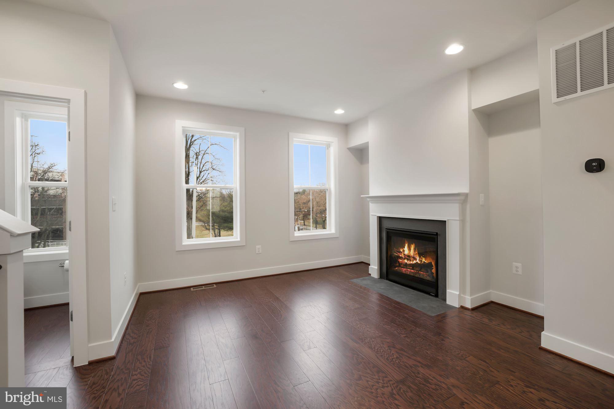 GLENMONT METROCENTRE - Residential Lease