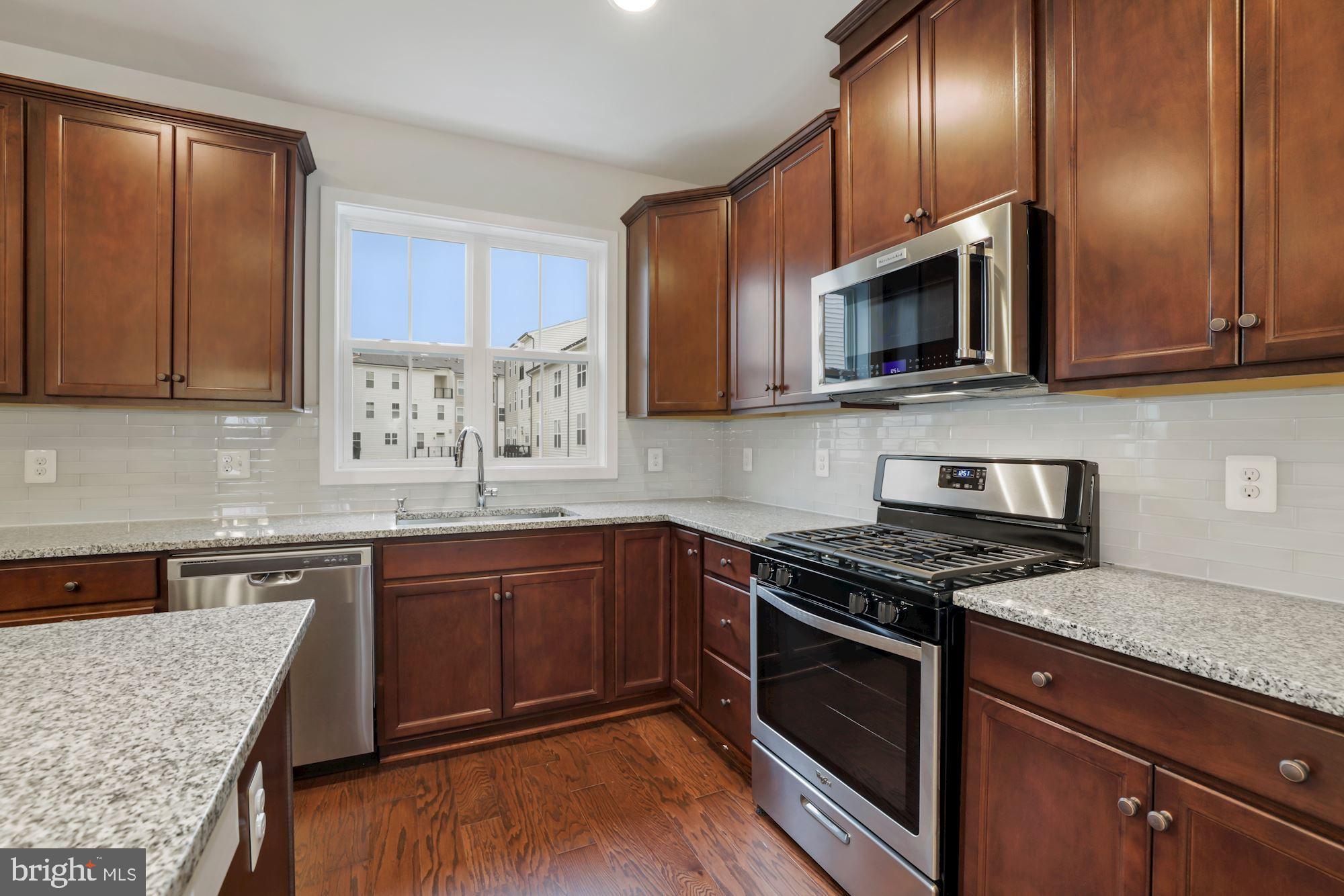 GLENMONT METROCENTRE - Residential Lease