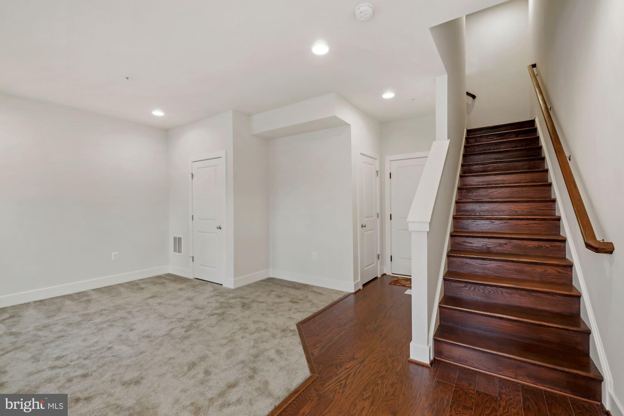 GLENMONT METROCENTRE - Residential Lease