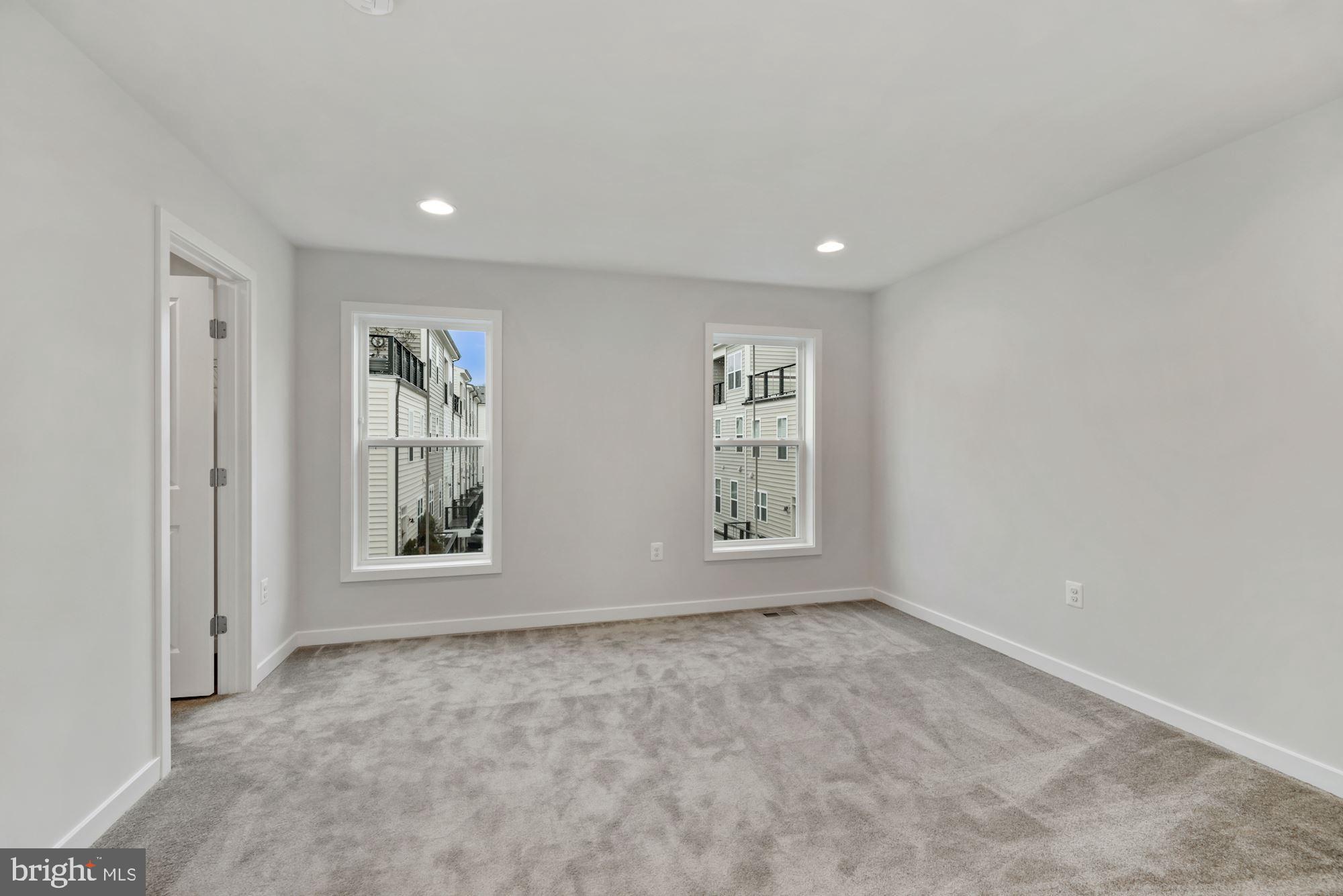 GLENMONT METROCENTRE - Residential Lease