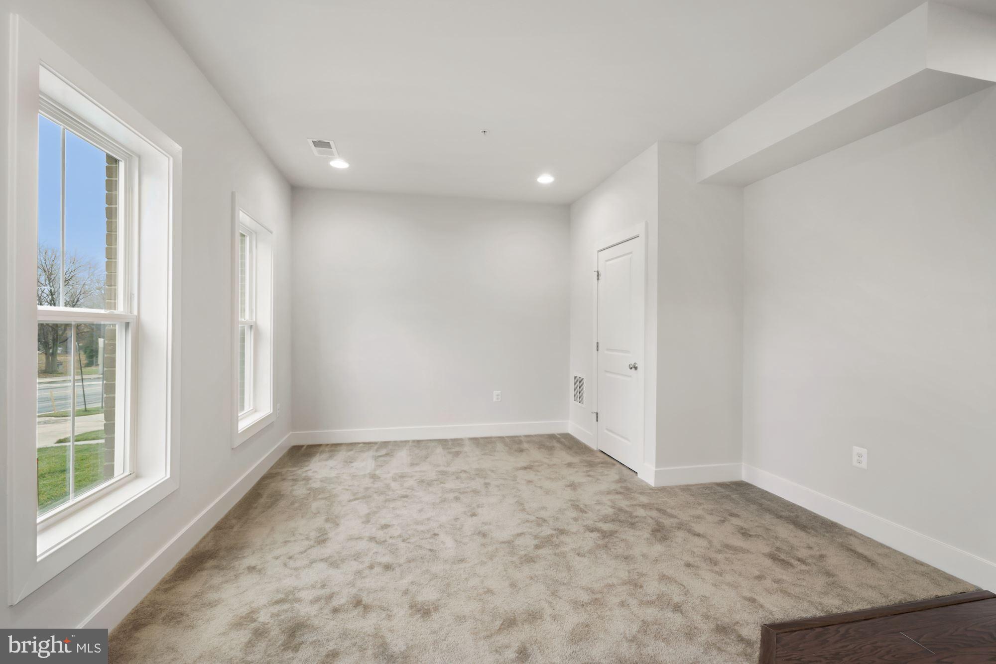 GLENMONT METROCENTRE - Residential Lease