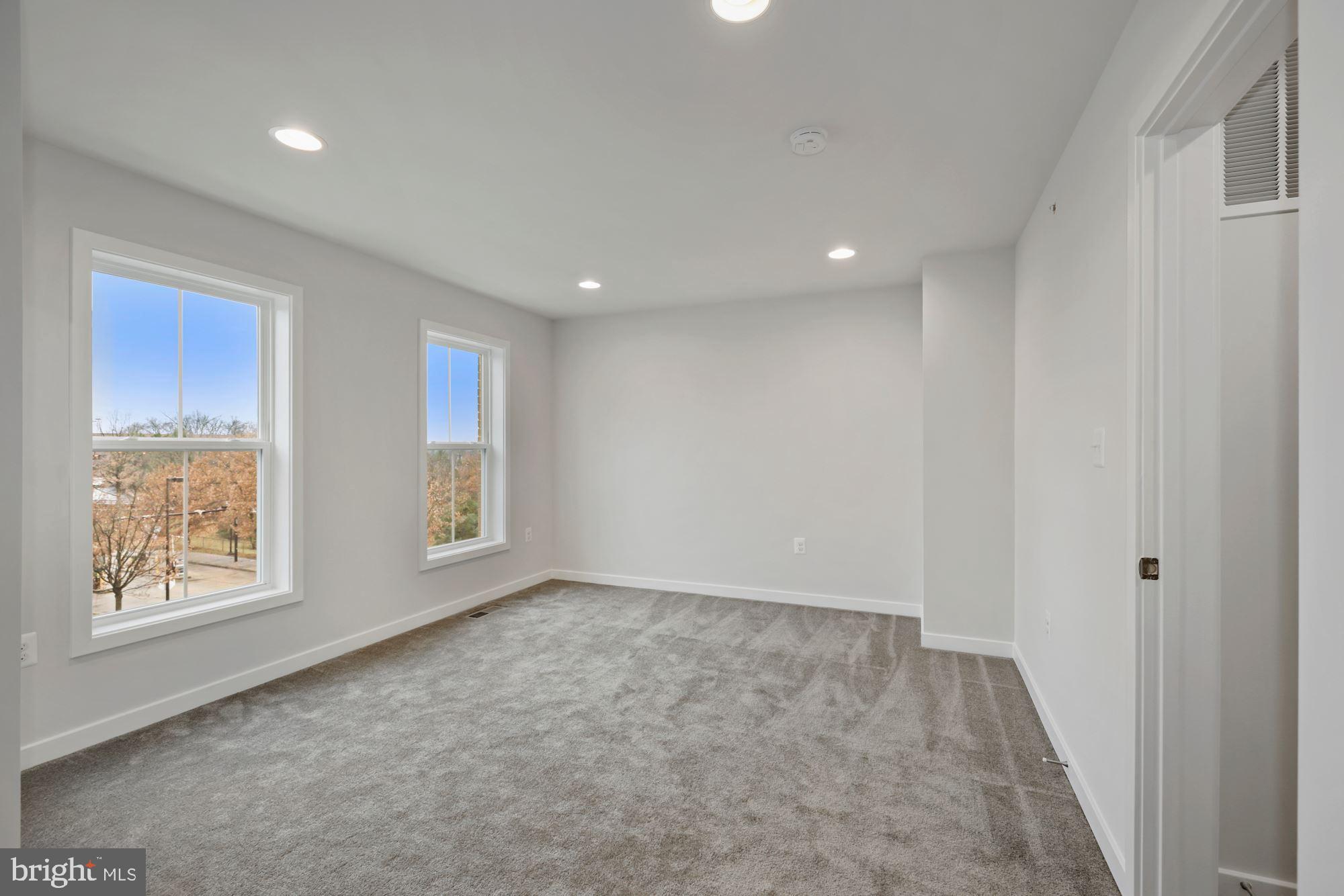 GLENMONT METROCENTRE - Residential Lease