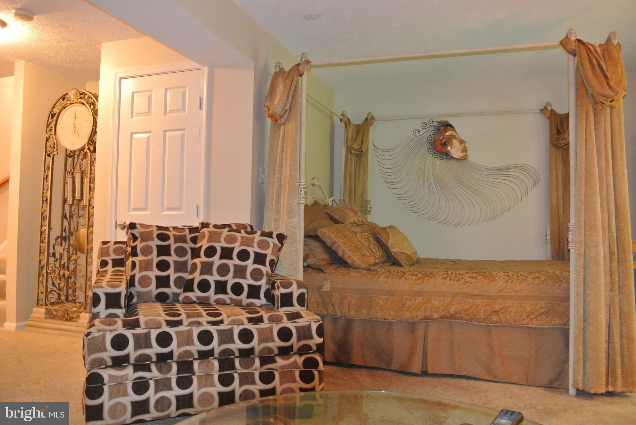 WHISPERING WOODS - Residential