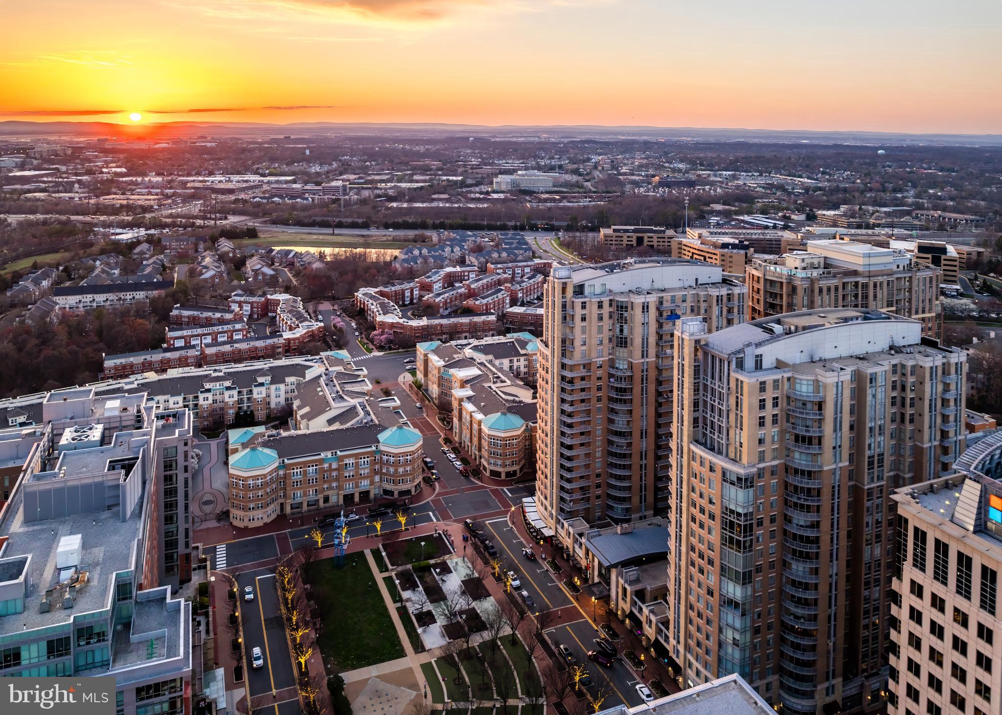 MIDTOWN AT RESTON TOWN CENTER - Residential