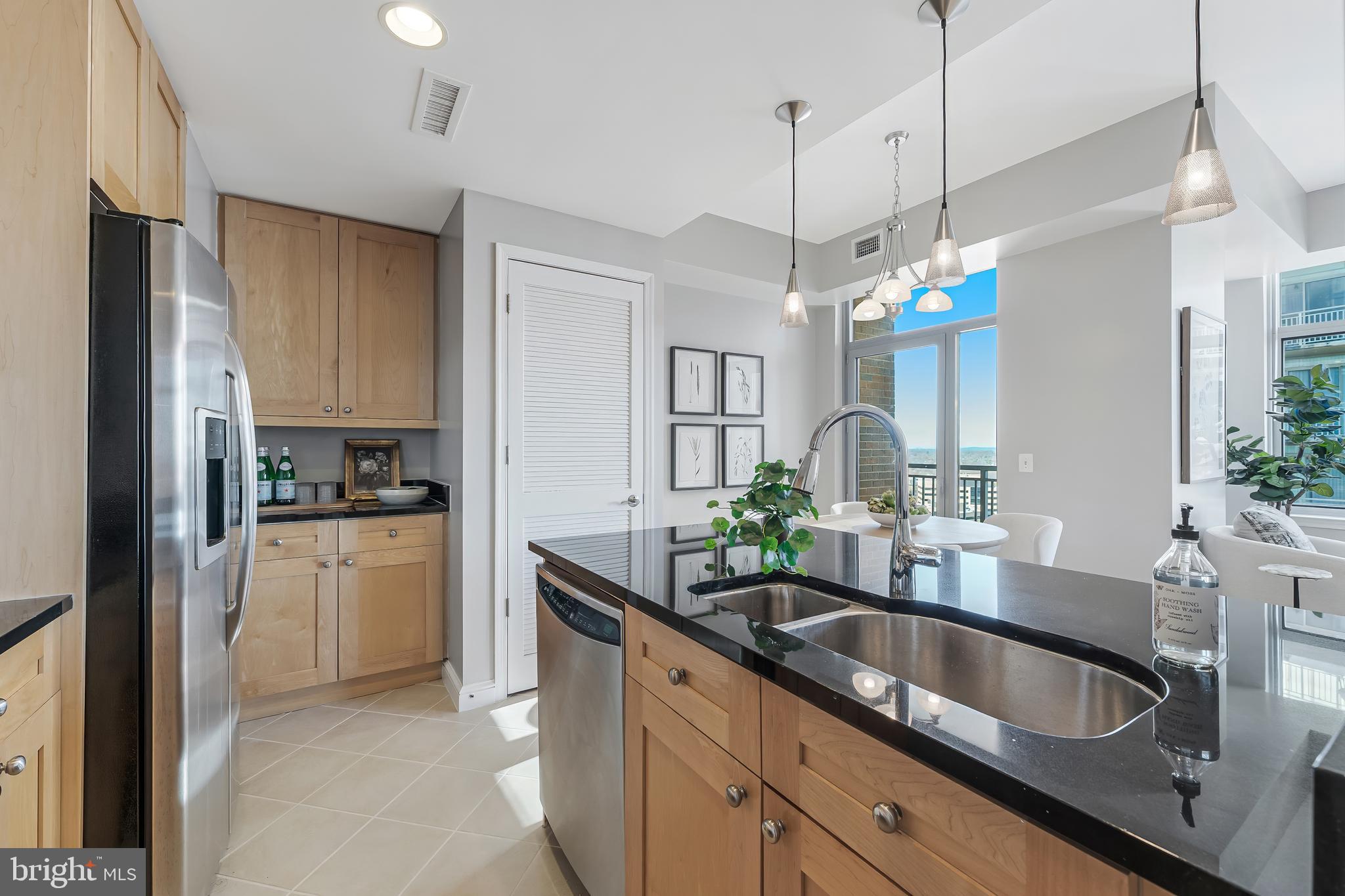 MIDTOWN AT RESTON TOWN CENTER - Residential