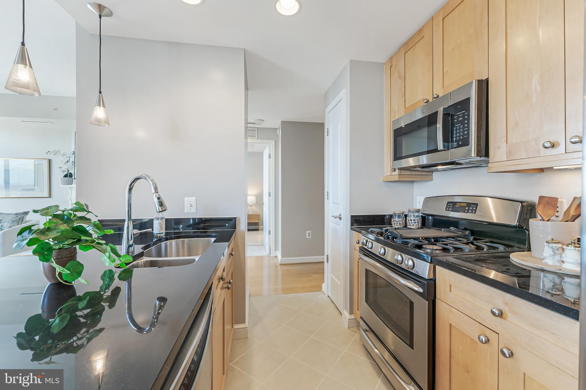 MIDTOWN AT RESTON TOWN CENTER - Residential