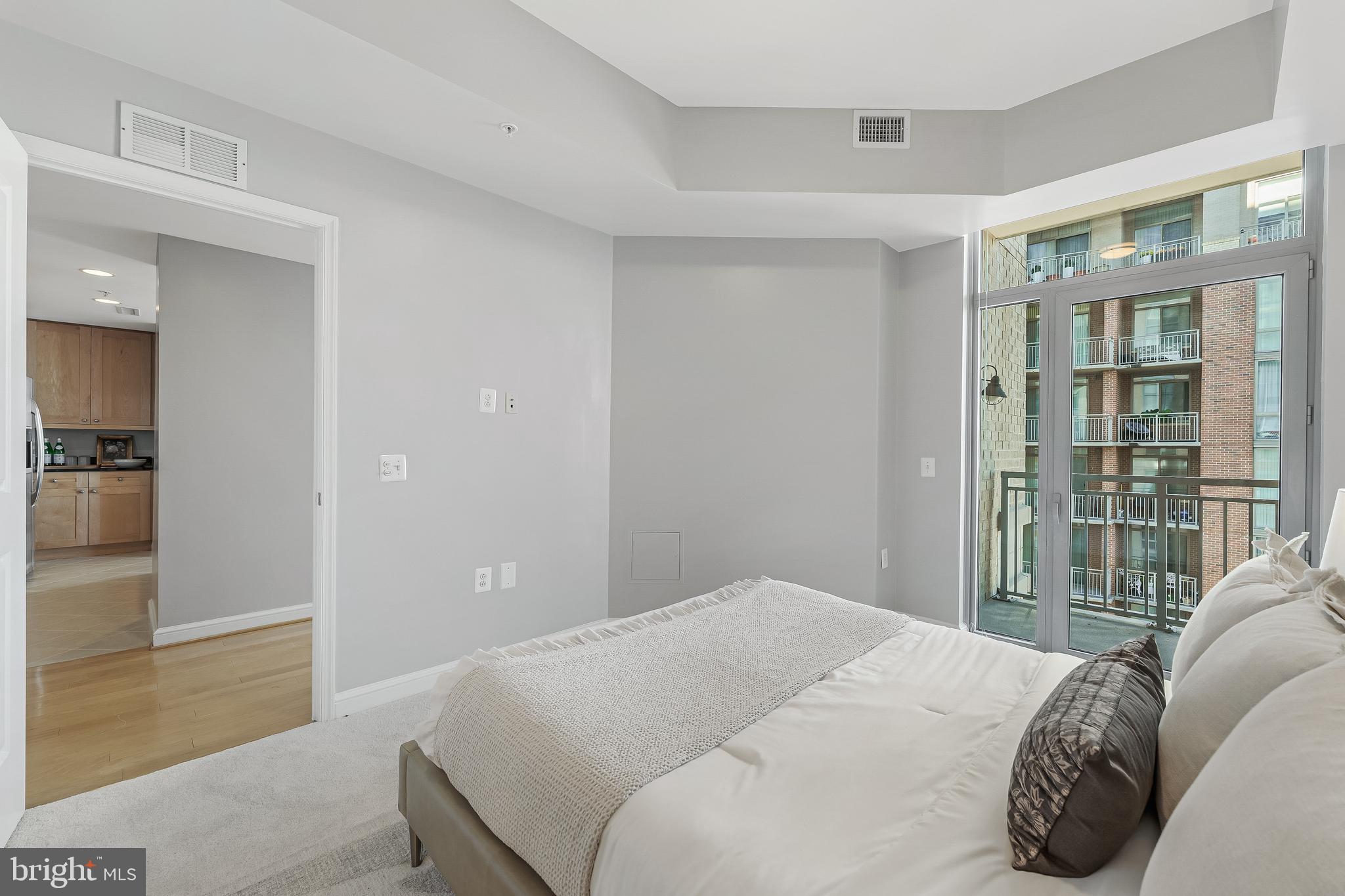 MIDTOWN AT RESTON TOWN CENTER - Residential