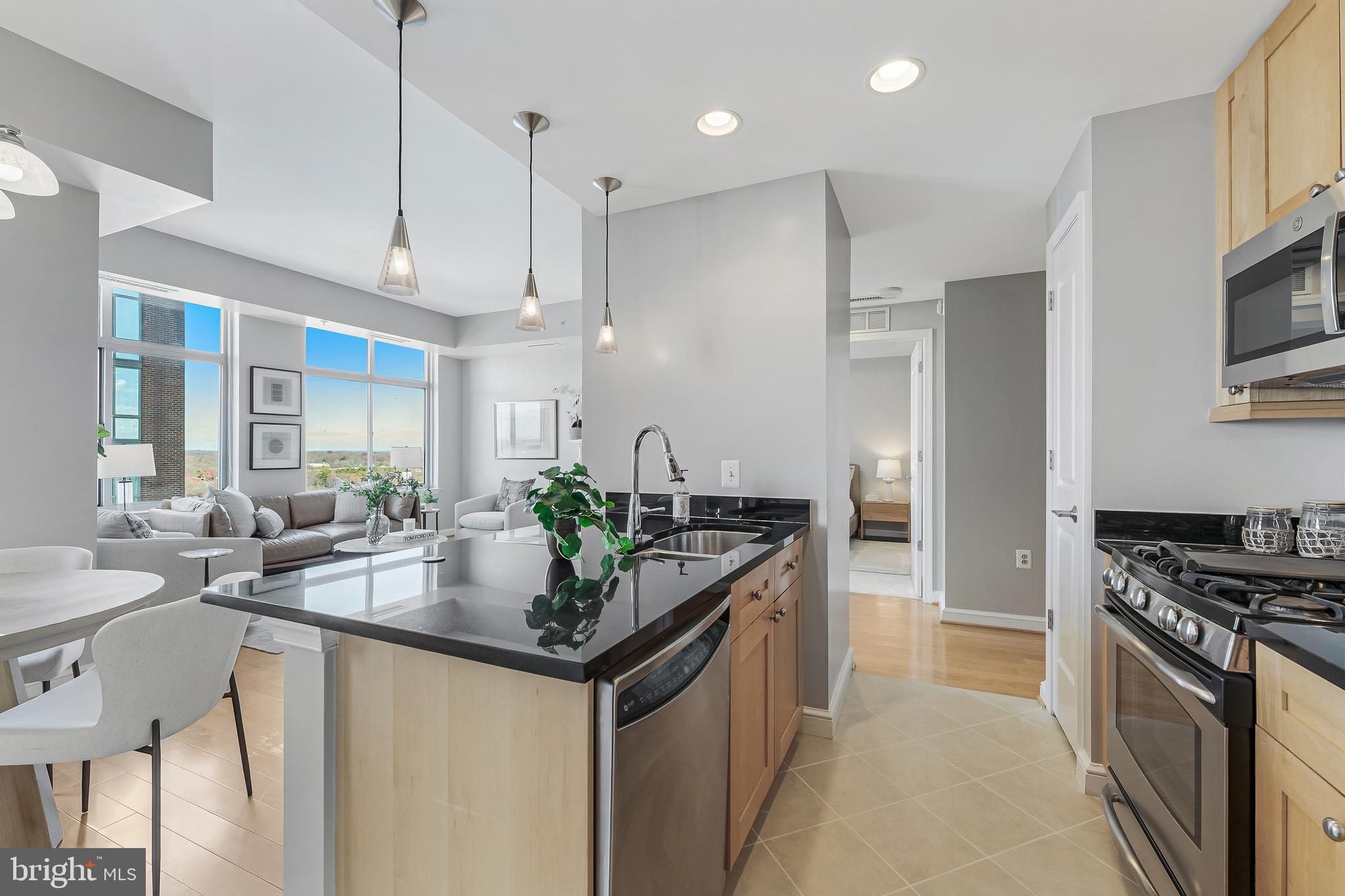 MIDTOWN AT RESTON TOWN CENTER - Residential