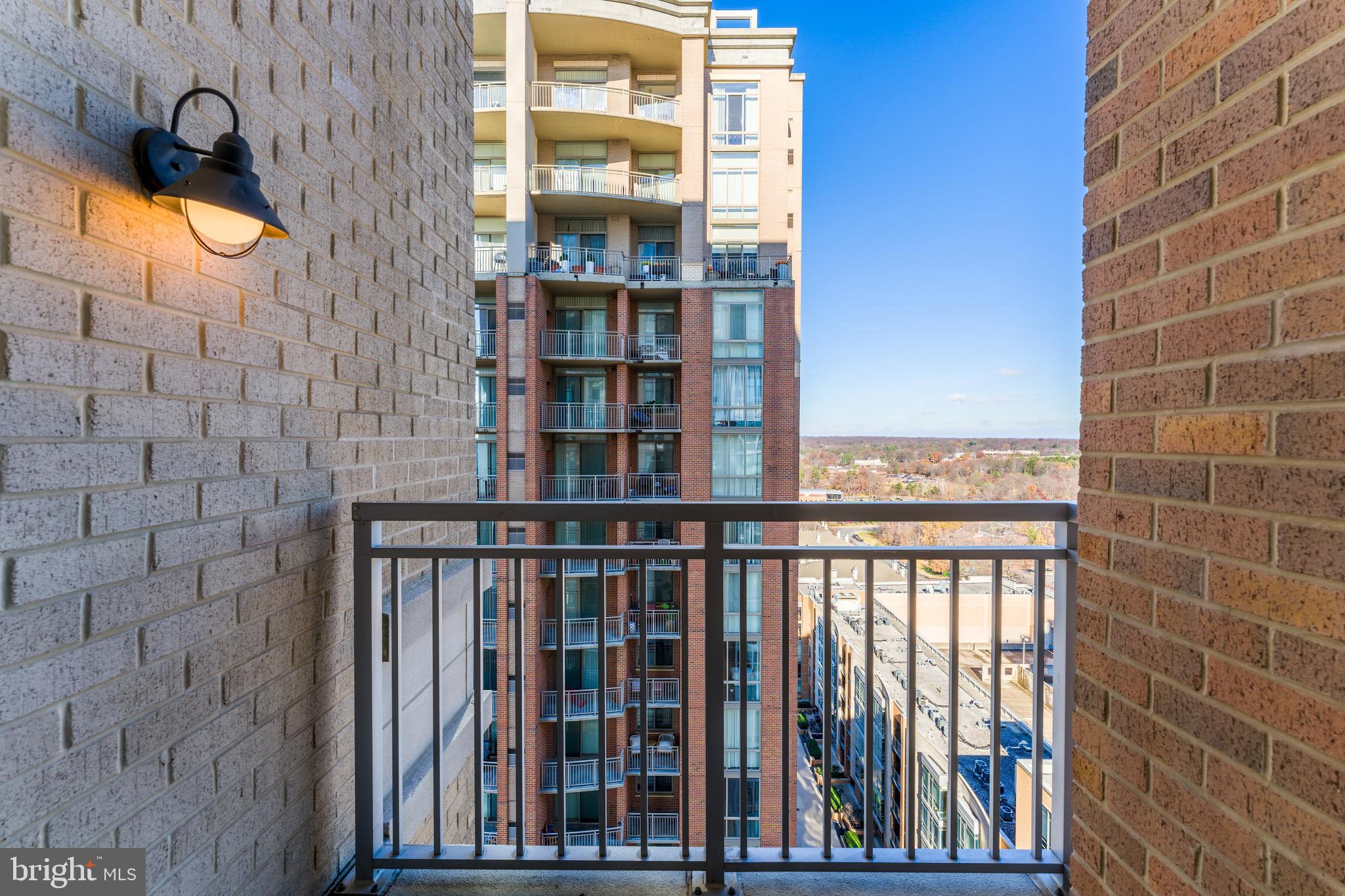 MIDTOWN AT RESTON TOWN CENTER - Residential