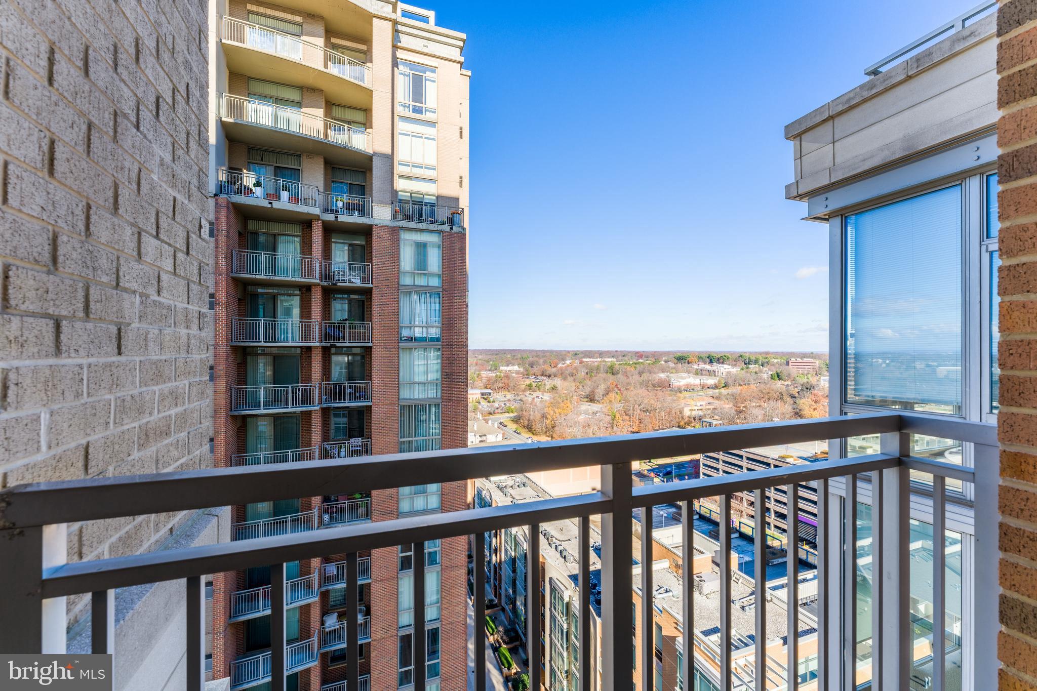 MIDTOWN AT RESTON TOWN CENTER - Residential
