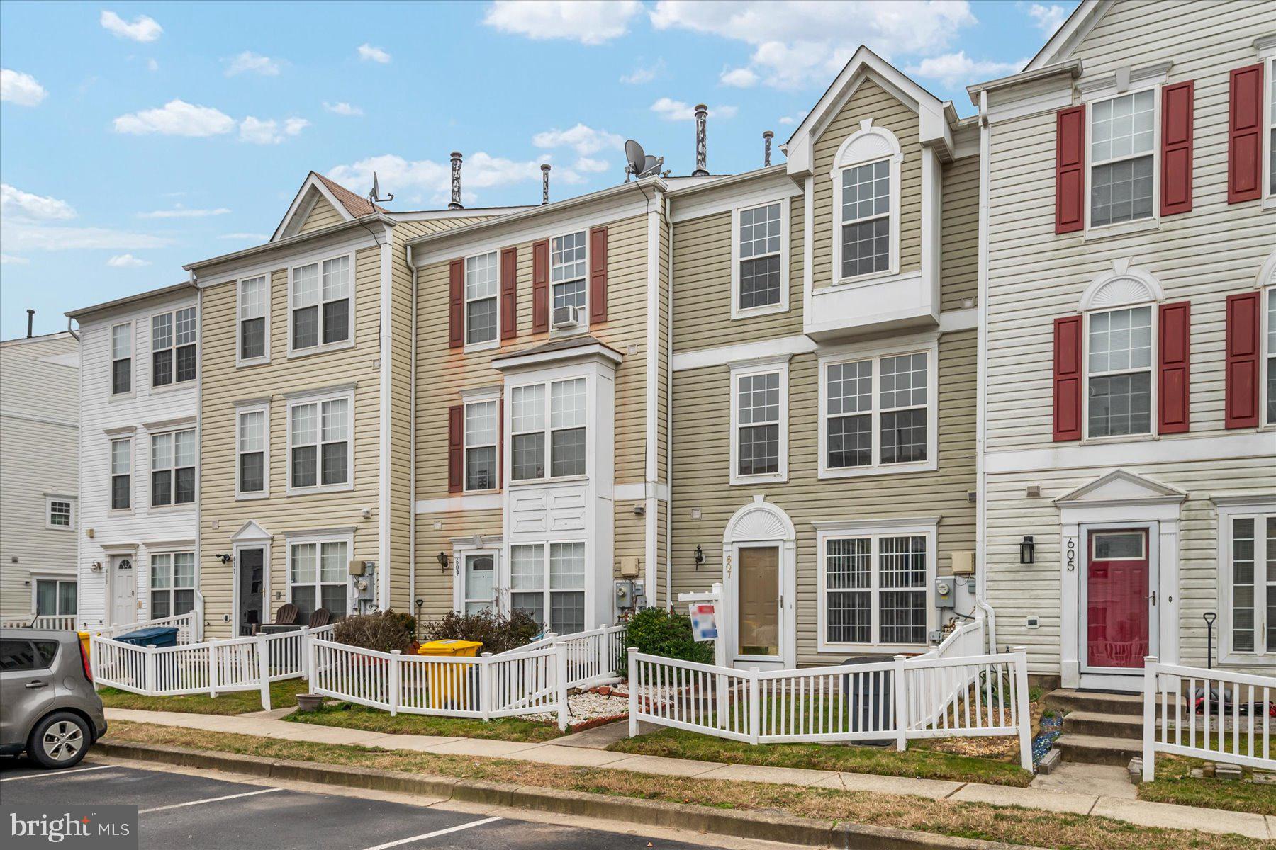 CLOVERLEAF COMMONS - Residential