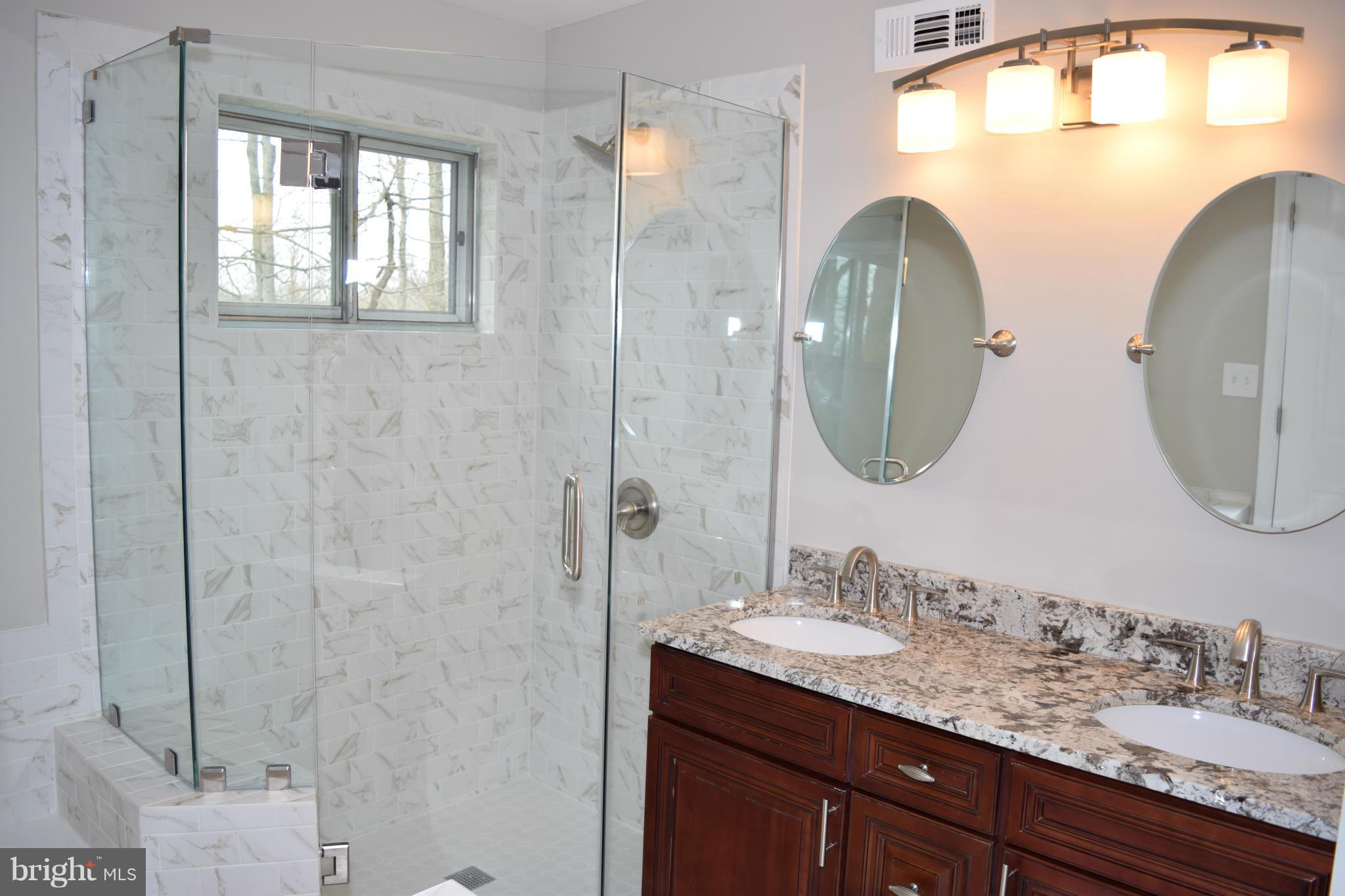 SURREY SQUARE - Residential