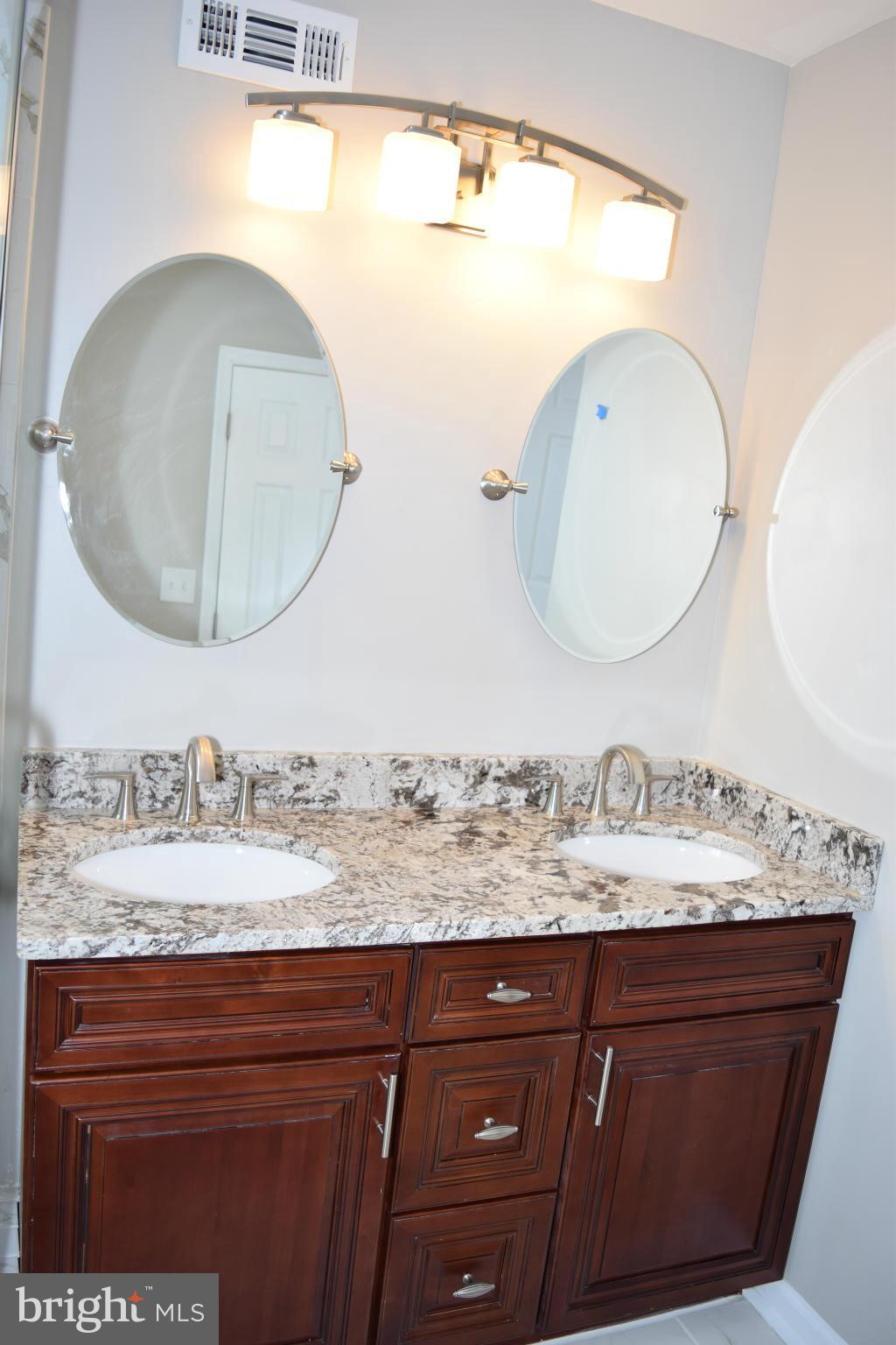 SURREY SQUARE - Residential