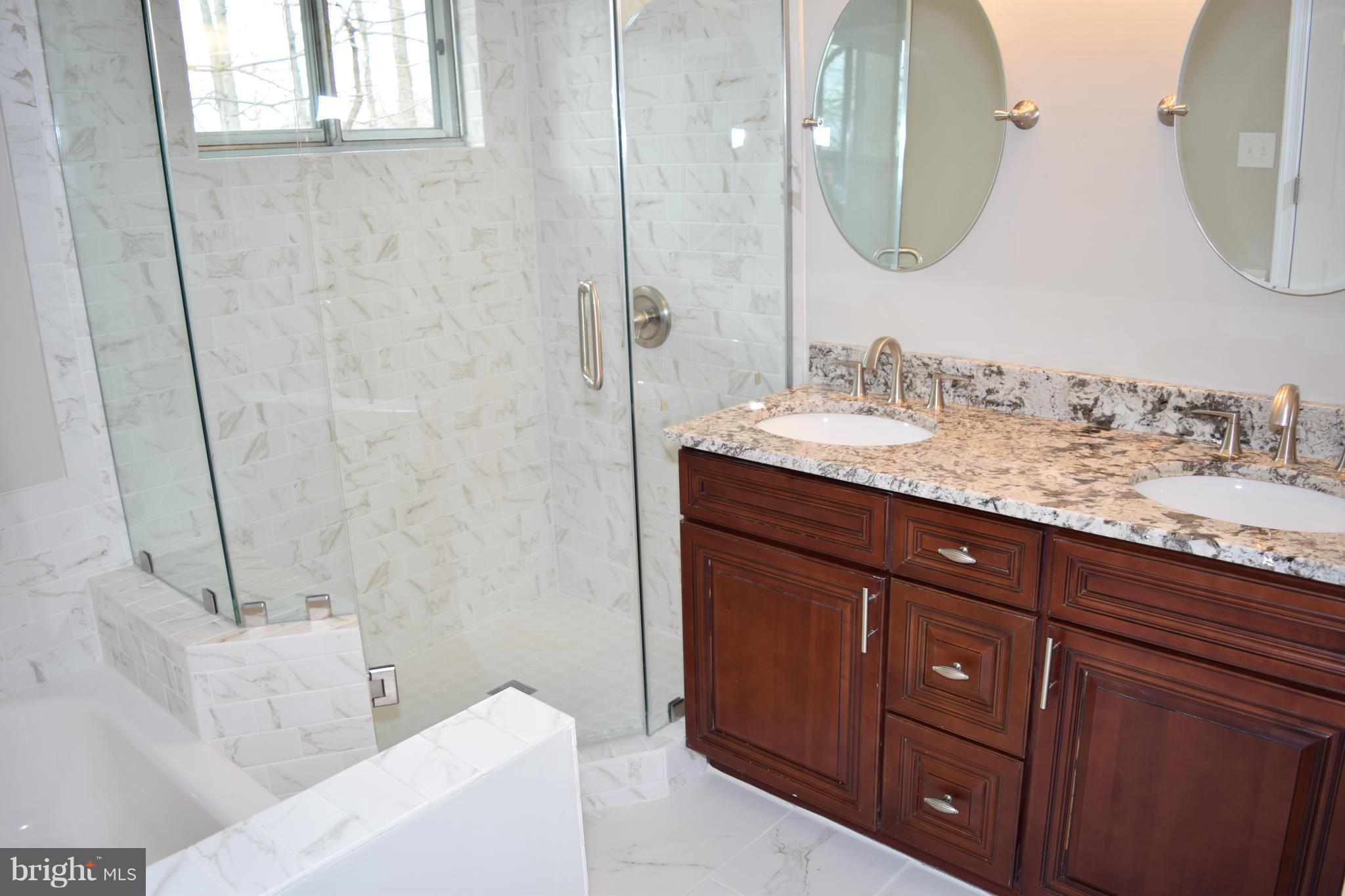 SURREY SQUARE - Residential