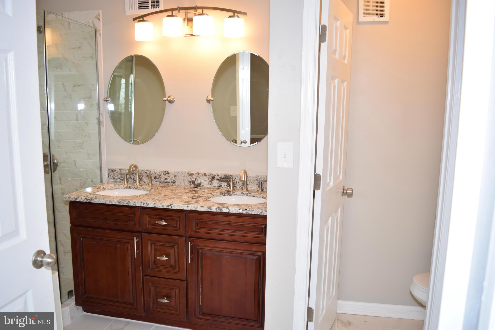 SURREY SQUARE - Residential