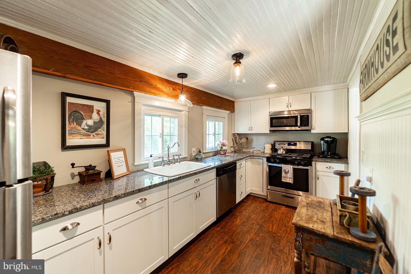 LOVETTSVILLE - Residential