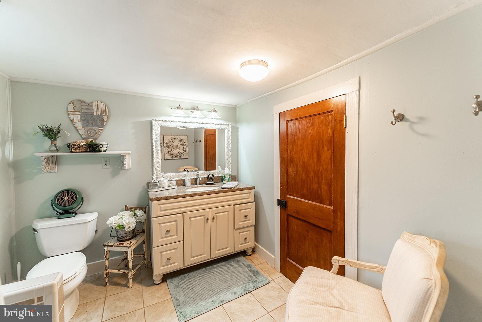 LOVETTSVILLE - Residential