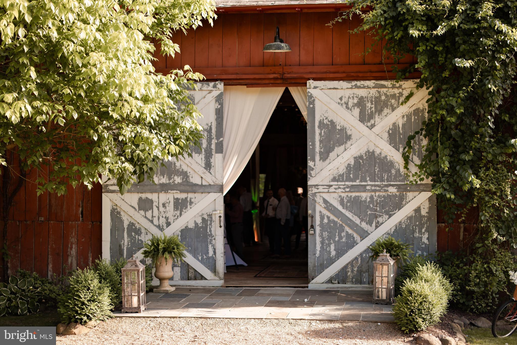 LOVETTSVILLE - Residential